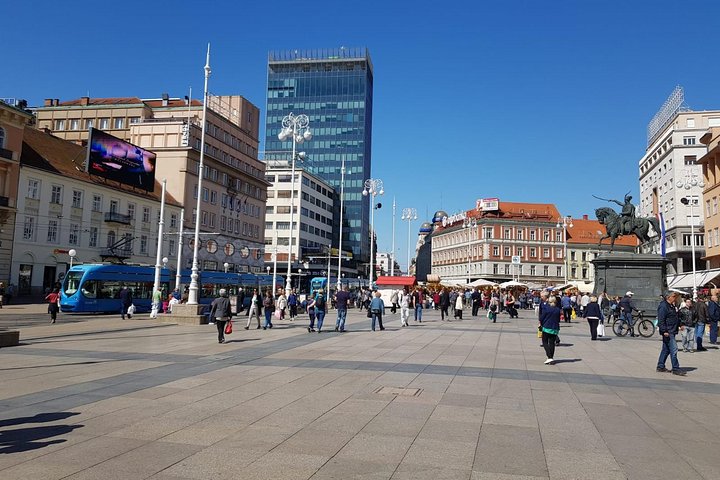 Zagreb walking tour exploring Old Town landmarks, WW2 tunnels, and the funicular, photo 21 | wizardtrip