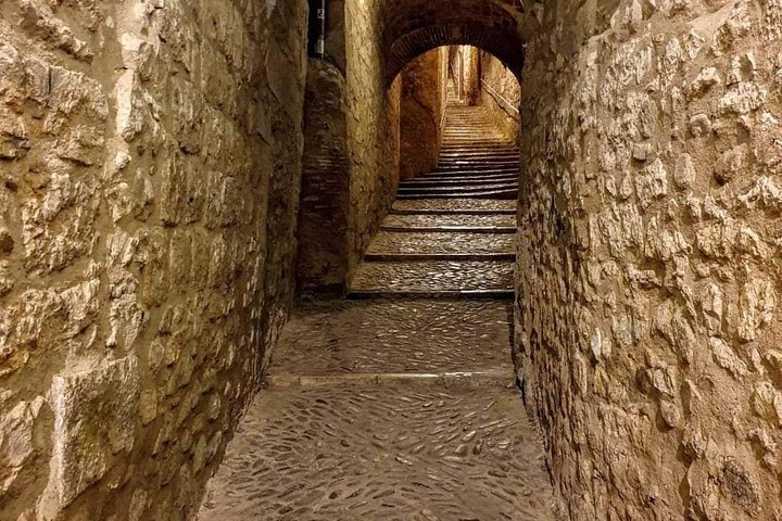 Girona Geschiedenis en Legendes Tour Kleine Groep vanuit Girona | wizardtrip