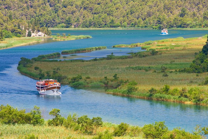 Des touristes profitent des cascades de Krka et se baignent à Skradin, Croatie, photo 9 | wizardtrip