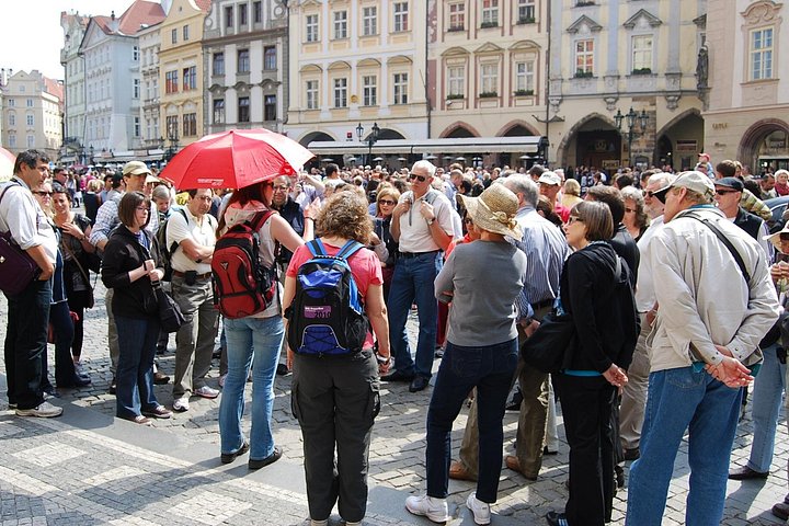 Privat lufthavnstransfer i Prag med et komfortabelt køretøj og chauffør, inklusive voucher til byrundtur, foto 8 | wizardtrip