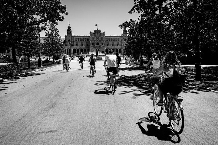 Guided bike tour exploring Seville's historic landmarks and charming neighborhoods, photo 8 | wizardtrip
