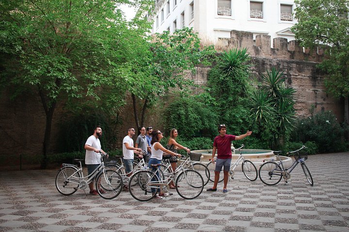 Guided bike tour exploring Seville's historic landmarks and charming neighborhoods, photo 11 | wizardtrip