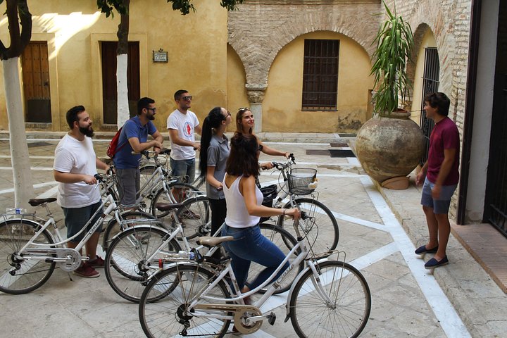 Guided bike tour exploring Seville's historic landmarks and charming neighborhoods, photo 12 | wizardtrip