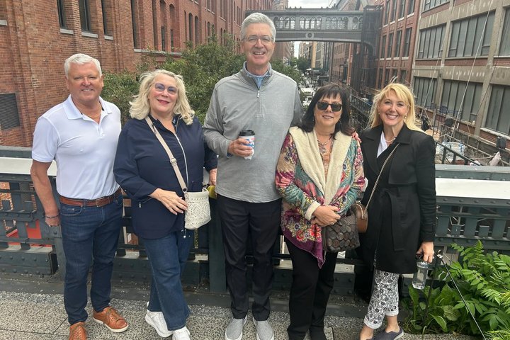 En guidet madtur, der udforsker Chelsea Market og The High Line i New York City, med lokale delikatesser og naturskøn udsigt, foto 20 | wizardtrip