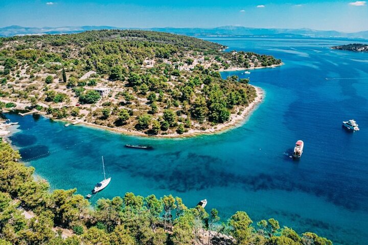 Blue Lagoon, Borkko Beach & Šolta med frokost & drikkevarer fra Split | wizardtrip