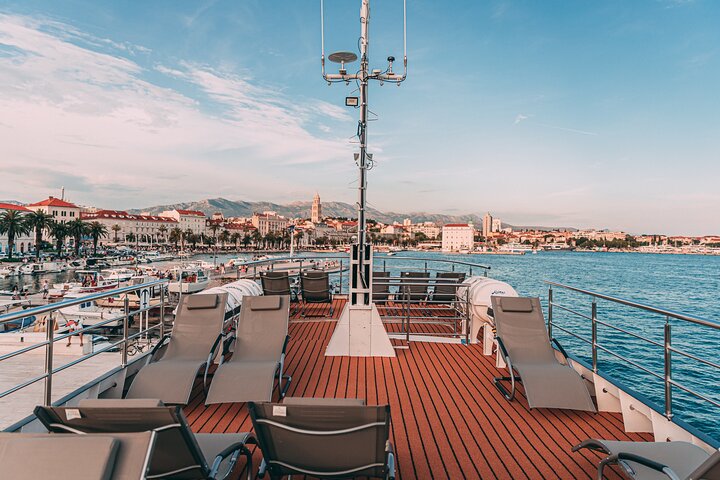 Boottocht vanuit Split naar Blue Lagoon, Borkko Beach en het eiland Šolta met zwemmen, snorkelen en lunch, foto 6 | wizardtrip