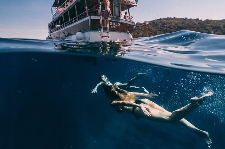 Boottocht vanuit Split naar Blue Lagoon, Borkko Beach en het eiland Šolta met zwemmen, snorkelen en lunch, foto 8 | wizardtrip