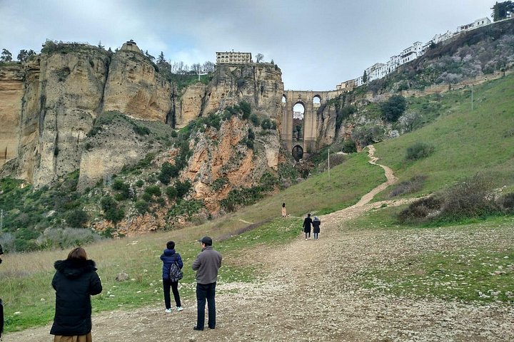 Day trip to the White Villages and Ronda from Seville, showcasing charming towns and stunning landscapes, photo 7 | wizardtrip