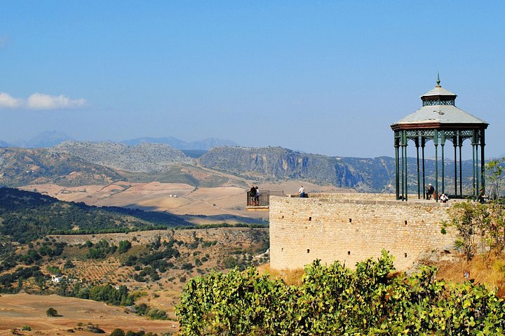 Day trip to the White Villages and Ronda from Seville, showcasing charming towns and stunning landscapes, photo 9 | wizardtrip