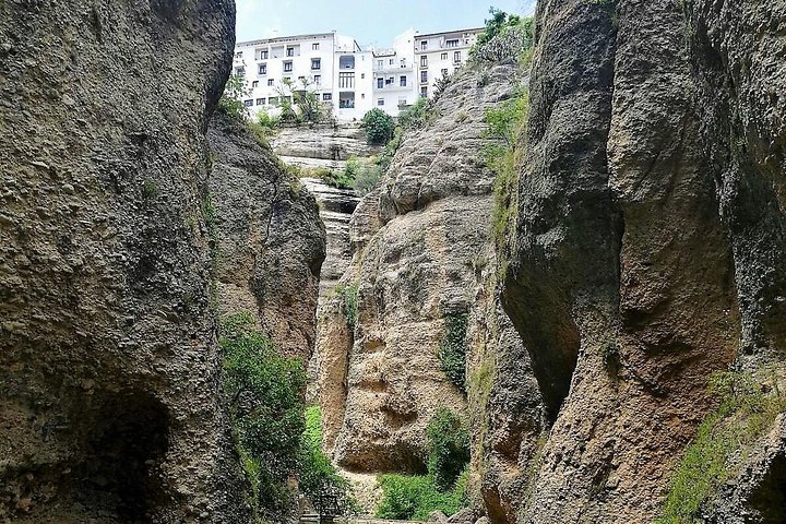 Day trip to the White Villages and Ronda from Seville, showcasing charming towns and stunning landscapes, photo 11 | wizardtrip