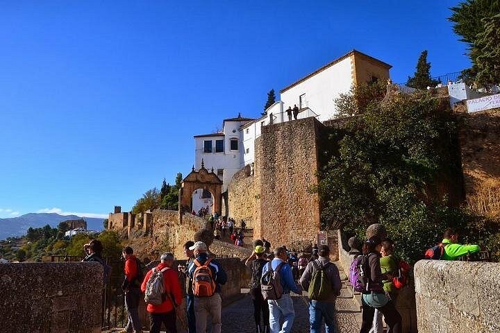 Day trip to the White Villages and Ronda from Seville, showcasing charming towns and stunning landscapes, photo 12 | wizardtrip