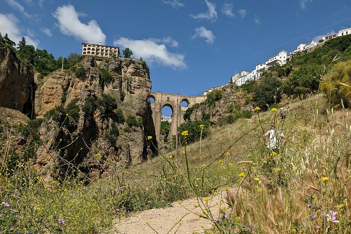 Day trip to the White Villages and Ronda from Seville, showcasing charming towns and stunning landscapes, photo 20 | wizardtrip