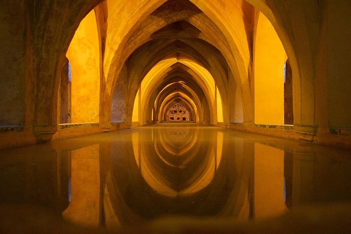 Guided tour of Seville's Alcazar and Cathedral, including the Giralda Tower and gardens, photo 6 | wizardtrip