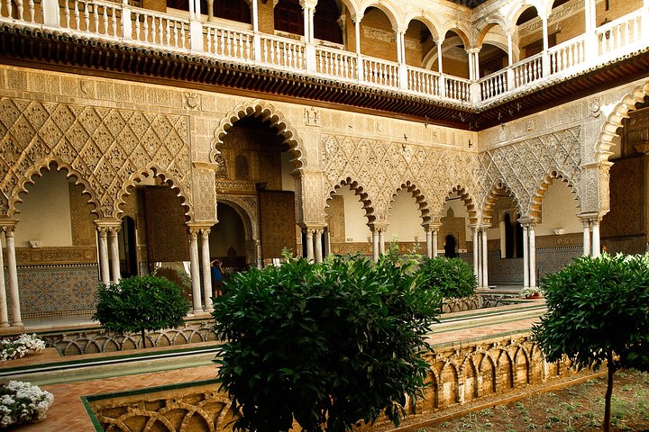 Guided tour of Seville's Alcazar and Cathedral, including the Giralda Tower and gardens, photo 9 | wizardtrip