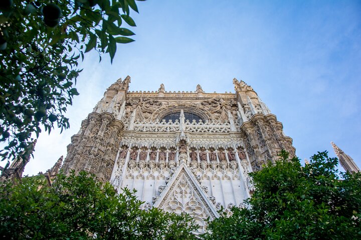 Guided tour of Seville's Alcazar and Cathedral, including the Giralda Tower and gardens, photo 12 | wizardtrip