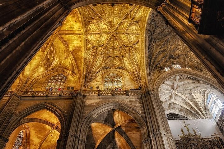 Guided tour of Seville's Alcazar and Cathedral, including the Giralda Tower and gardens, photo 14 | wizardtrip