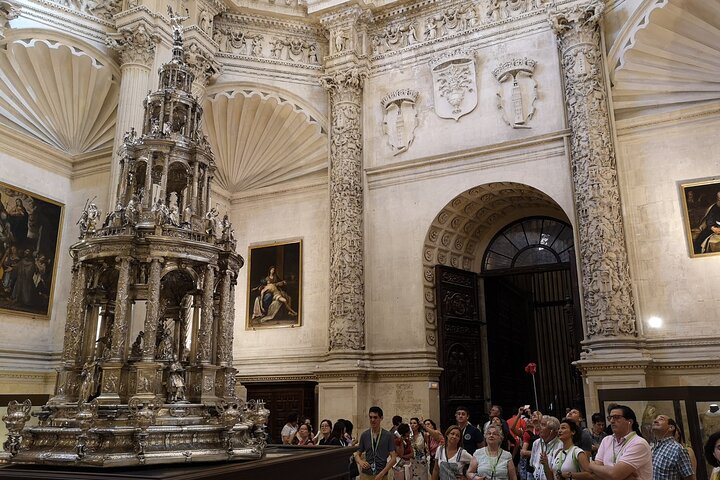 Guided tour of Seville's Alcazar and Cathedral, including the Giralda Tower and gardens, photo 17 | wizardtrip
