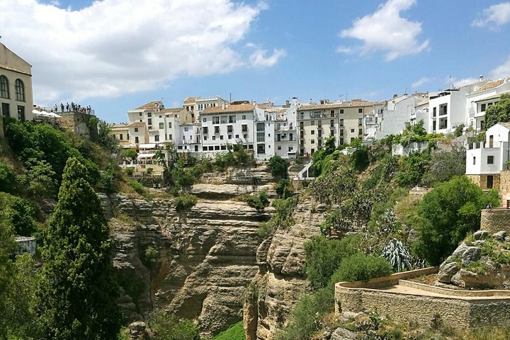 Guided tour of the white villages and Ronda from Seville, showcasing Andalusian culture and landscapes, photo 12 | wizardtrip