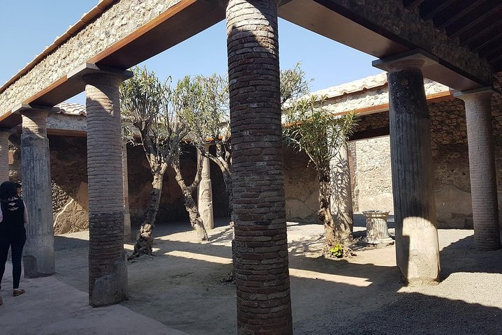 Tour de dia inteiro em pequeno grupo de Roma para Pompeia e Costa Amalfitana, com ruínas antigas e vilas costeiras cênicas, foto 24 | wizardtrip