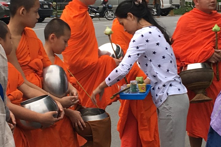 Spirituele zonsopgang tour bij Wat Phra That Doi Suthep tempel in Chiang Mai, Thailand, foto 11 | wizardtrip