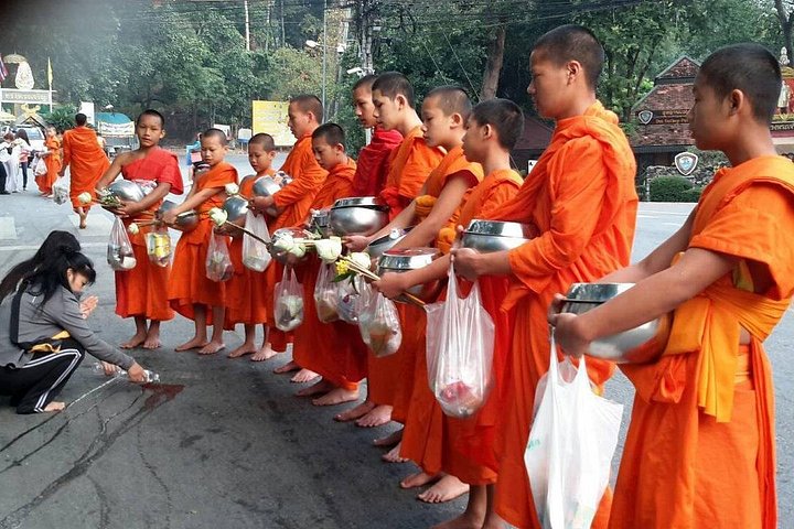 Spirituele zonsopgang tour bij Wat Phra That Doi Suthep tempel in Chiang Mai, Thailand, foto 12 | wizardtrip