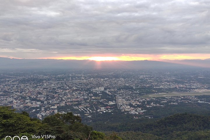Spirituele zonsopgang tour bij Wat Phra That Doi Suthep tempel in Chiang Mai, Thailand, foto 20 | wizardtrip