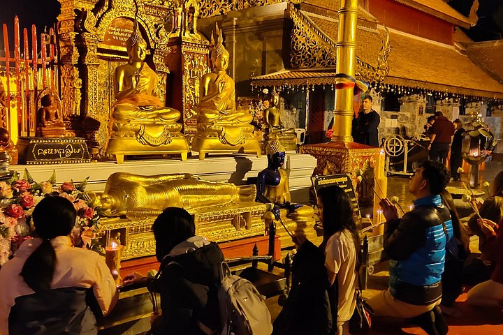 Spirituele zonsopgang tour bij Wat Phra That Doi Suthep tempel in Chiang Mai, Thailand, foto 36 | wizardtrip