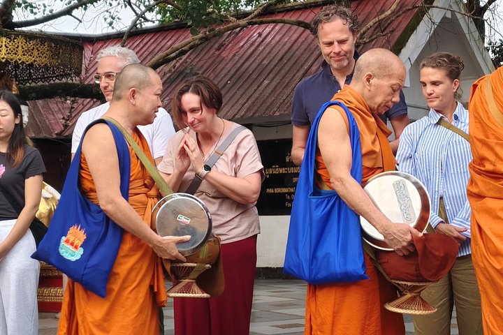 Spirituele zonsopgang tour bij Wat Phra That Doi Suthep tempel in Chiang Mai, Thailand, foto 37 | wizardtrip