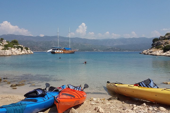 Havkajak-eventyr i Kekova, Tyrkiet, udforskning af sunkne byer og svømning i bugter, foto 10 | wizardtrip