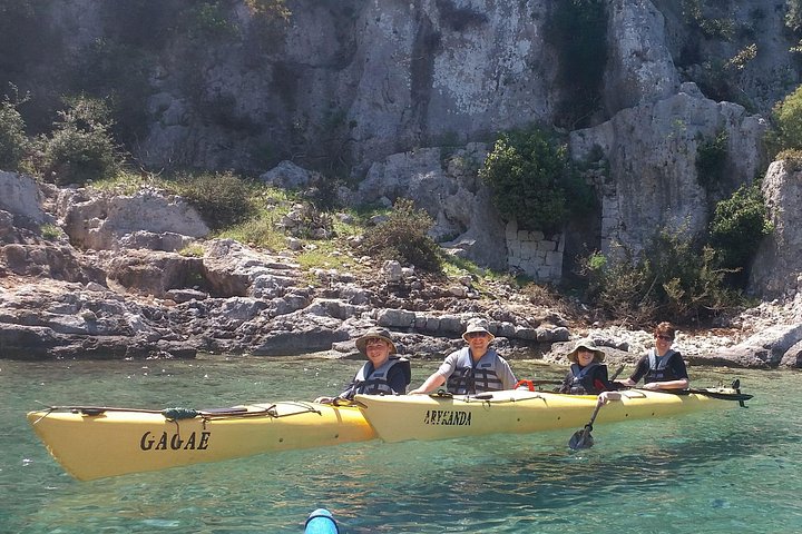 Havkajak-eventyr i Kekova, Tyrkiet, udforskning af sunkne byer og svømning i bugter, foto 13 | wizardtrip