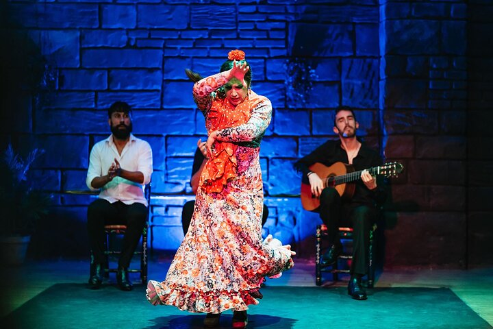 Authentic flamenco performance with dancers, singers, and musicians in Seville, photo 6 | wizardtrip