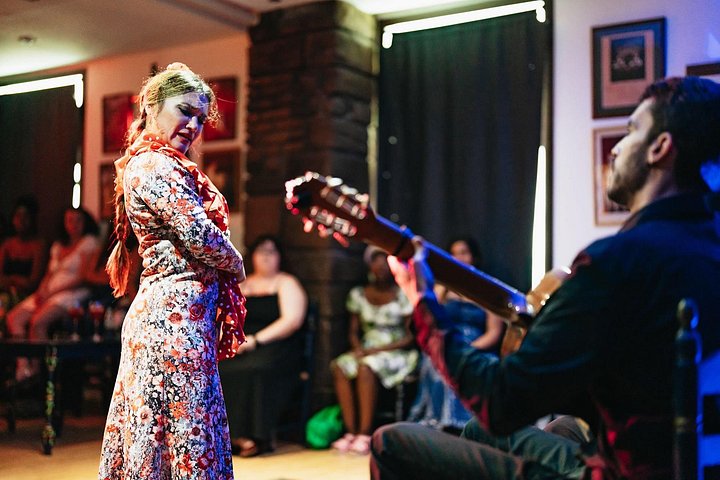 Authentic flamenco performance with dancers, singers, and musicians in Seville, photo 9 | wizardtrip