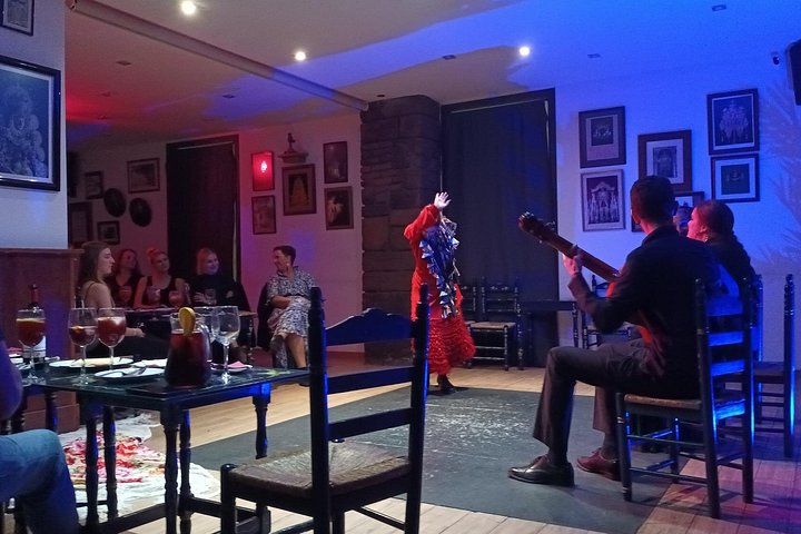 Authentic flamenco performance with dancers, singers, and musicians in Seville, photo 20 | wizardtrip