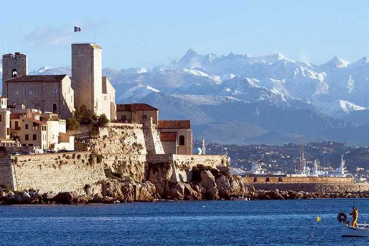Excursion d'une journée sur la Côte d'Azur au départ de Nice, présentant des vues côtières, des villages et des villes, photo 7 | wizardtrip