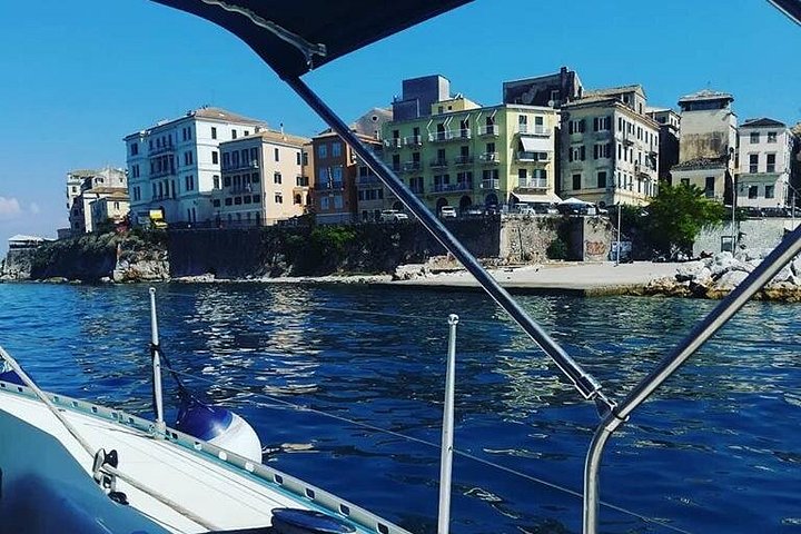 Croisière privée en yacht explorant le littoral de Corfou, les îles et la vieille ville historique, photo 6 | wizardtrip