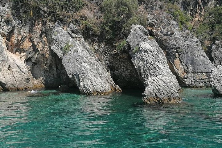 Croisière privée en yacht explorant le littoral de Corfou, les îles et la vieille ville historique, photo 7 | wizardtrip