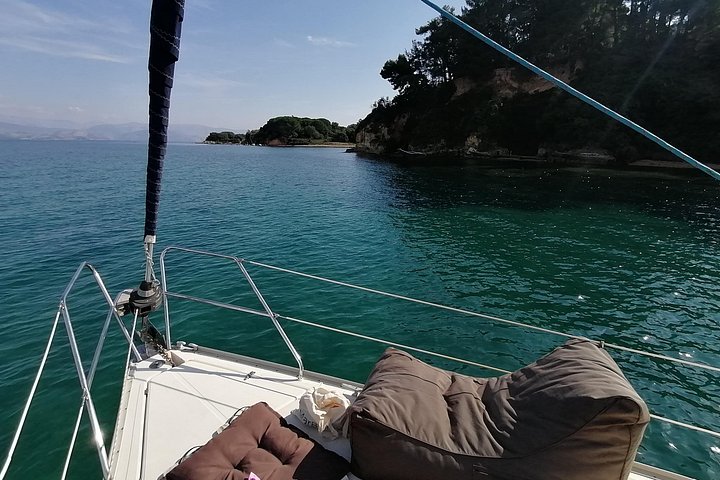 Croisière privée en yacht explorant le littoral de Corfou, les îles et la vieille ville historique, photo 9 | wizardtrip