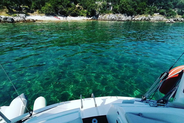 Croisière privée en yacht explorant le littoral de Corfou, les îles et la vieille ville historique, photo 15 | wizardtrip