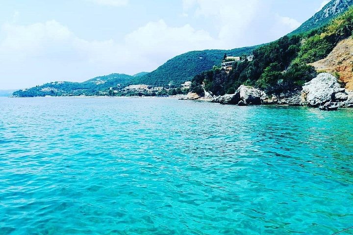 Croisière privée en yacht explorant le littoral de Corfou, les îles et la vieille ville historique, photo 16 | wizardtrip