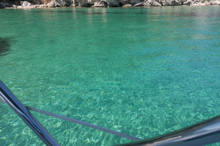 Croisière privée en yacht explorant le littoral de Corfou, les îles et la vieille ville historique, photo 17 | wizardtrip