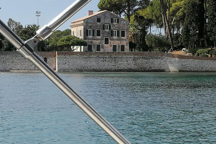 Croisière privée en yacht explorant le littoral de Corfou, les îles et la vieille ville historique, photo 18 | wizardtrip