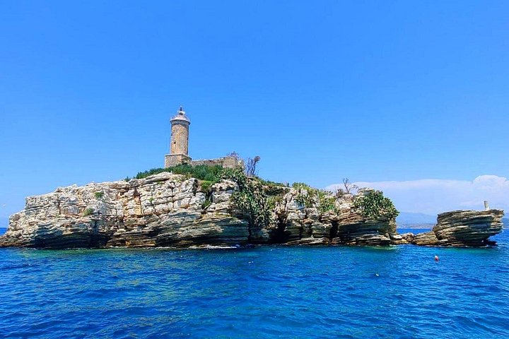 Croisière privée en yacht explorant le littoral de Corfou, les îles et la vieille ville historique, photo 24 | wizardtrip