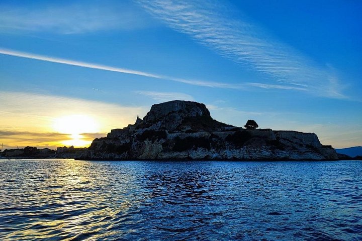 Croisière privée en yacht explorant le littoral de Corfou, les îles et la vieille ville historique, photo 31 | wizardtrip