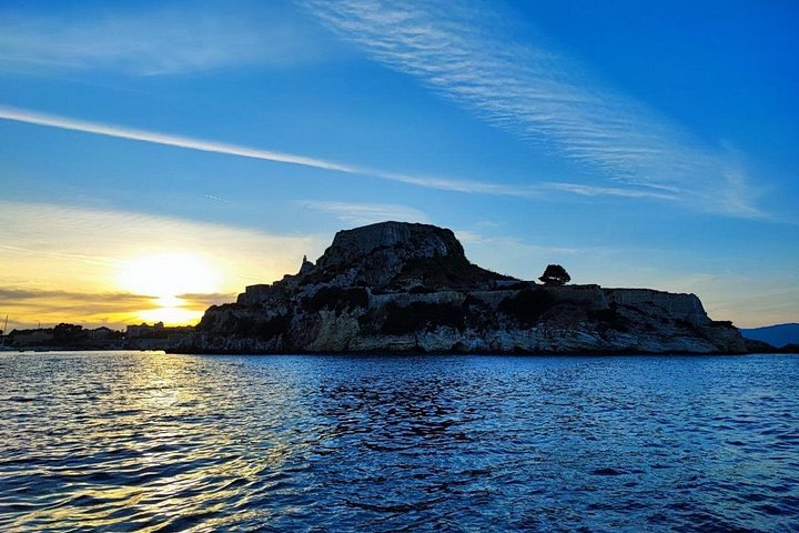Croisière privée en yacht explorant le littoral de Corfou, les îles et la vieille ville historique, photo 33 | wizardtrip