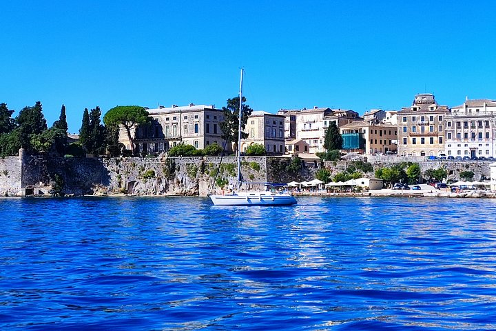 Croisière privée en yacht explorant le littoral de Corfou, les îles et la vieille ville historique, photo 35 | wizardtrip