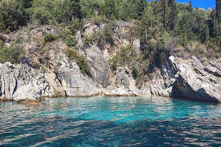 Croisière privée en yacht explorant le littoral de Corfou, les îles et la vieille ville historique, photo 36 | wizardtrip