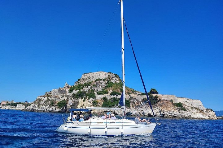 Croisière privée en yacht explorant le littoral de Corfou, les îles et la vieille ville historique, photo 38 | wizardtrip