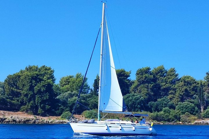 Croisière privée en yacht explorant le littoral de Corfou, les îles et la vieille ville historique, photo 44 | wizardtrip