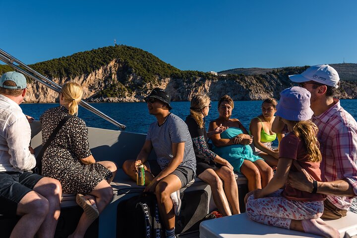 Bootstour in kleiner Gruppe zur Erkundung der Blauen Höhle und des Šunj Strandes bei Dubrovnik, mit Schwimmen und Schnorcheln, Foto 10 | wizardtrip