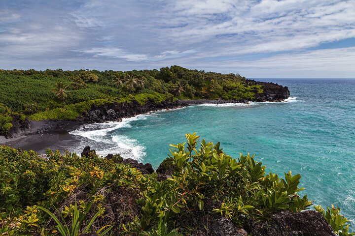 Malerische Road to Hana Tour auf Maui mit Wasserfällen, schwarzem Sandstrand und üppigem Regenwald, Foto 17 | wizardtrip